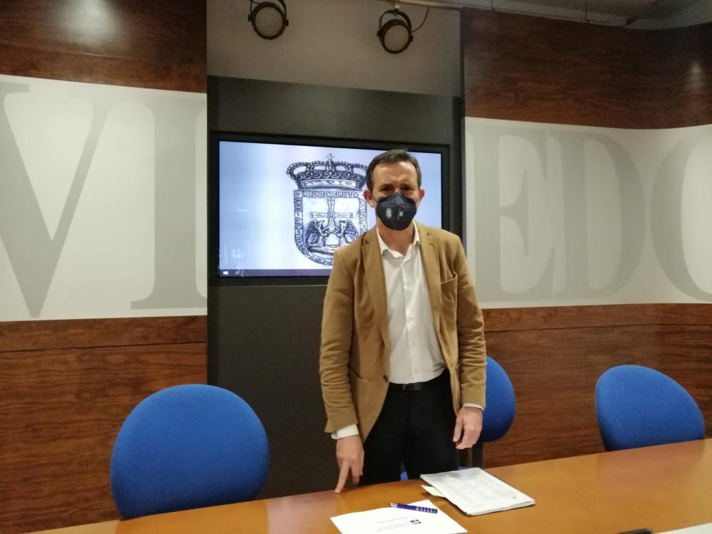 Rueda prensa concejal Javier Cuesta Economia Presupuestos Oviedo 2022
